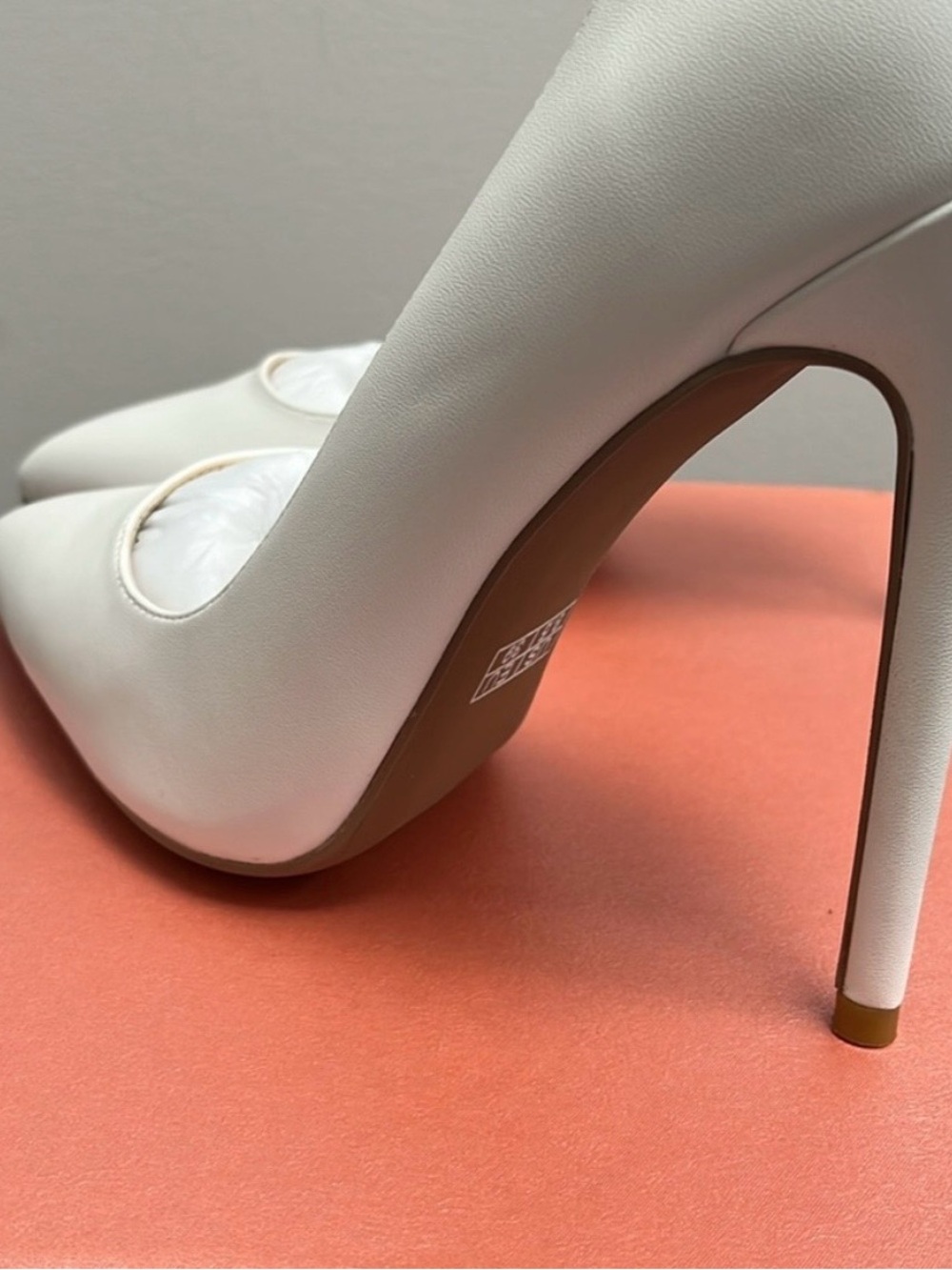 NWT Classic White Stilettos - Picture 8 of 8